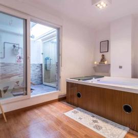 Lujo a tu alcance con spa y garaje, pleno centro, hotel a Huelva