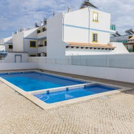 4 bedroom villa wi-fi and shared pool by ALGARVEMANTA