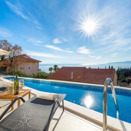 Villa Ines, hotel in Ičići