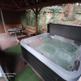 Vakantiehuis met sauna en jacuzzie, Hotel in Lunteren