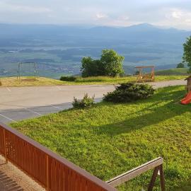 Guest house Pr Ambružarju & Apartments, hotel in Cerklje na Gorenjskem