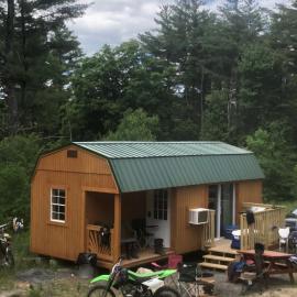 The HideAway Tiny Cabin、イーストダーラムのホテル