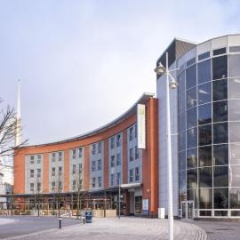Holiday Inn Express Portsmouth Gunwharf Quays by IHG, хотел в Портсмът