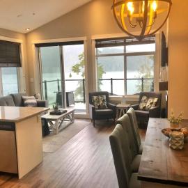 Sandy Feet Retreat Port Renfrew- Oceanfront 2BR modern cottage – hotel w mieście Port Renfrew