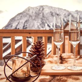 die Tauplitz Lodges - Alm Lodge A6 by AA Holiday Homes, hótel í Tauplitz