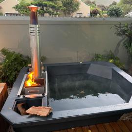 Seven on Flora- Hot Tub, Modern with amazing outside area