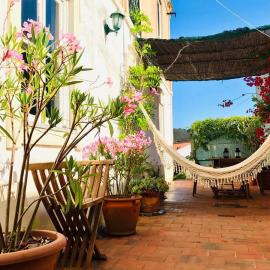 La Casa Flores, maison traditionnelle portugaise, hotel in Odeceixe