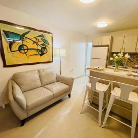 Compact Haven with Private Entrance and FREE Parking and Laundry, hotelli kohteessa Ponce