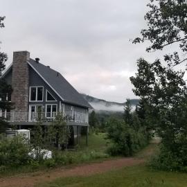 Condo-chalet de la Vallée d'Édouard, Hotel in LʼAnse-Saint-Jean