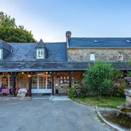 Logis- Auberge De Kerveoc'h, hotelli kohteessa Douarnenez