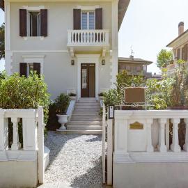 VILLA CORONA 8, Emma Villas, hotel in Cattolica