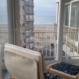 Zonnig en gezellig appartement met zijdelings zeezicht in Koksijde โรงแรมในก๊กไซเดอ