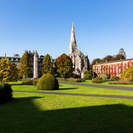 Maynooth College Hospitality, хотел в Мейнут