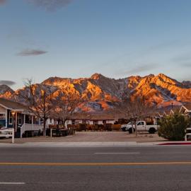 Mt Williamson Motel and Basecamp, hotel em Independence
