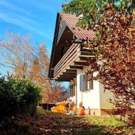 Pet & Family Friendly House Viktorija - house near Golica with Triglav view, hotel in Jesenice