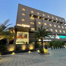 Viesnīca HOTEL CYPRESS pilsētā Nadiād