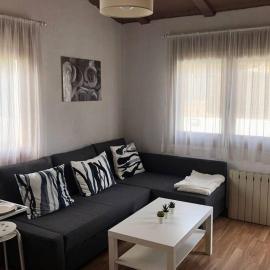 ESTUDIO MAESO con sofá cama, hotel in Manzanares el Real