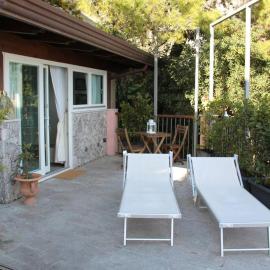 Chalet vista mare a Taormina con parcheggio Paolone House, hotel in Taormina