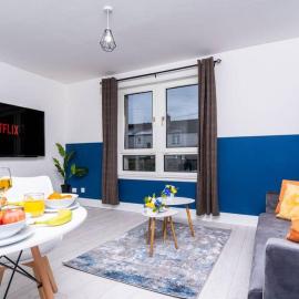 Cheerful 2 Bedroom Homely Apartment, Sleeps 4 Guest Comfy, 1x Double Bed, 2x Single Beds, Free Parking, Free WiFi, Suitable For Business, Leisure Guest, Contractors, QE Hospital, Glasgow, Near Airport & City Centre, Perfect For Common Wealth Games 2026