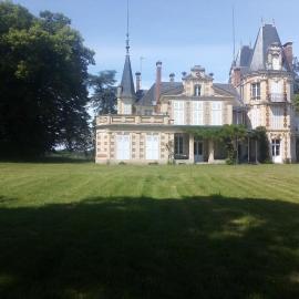 Château de Maucouvent، فندق في نيفير