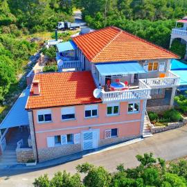 Apartments Villa Marijana, hotel in Prizba