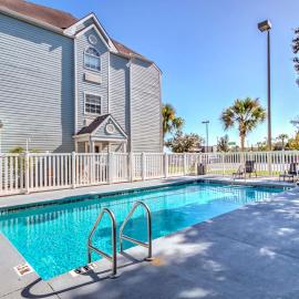 Microtel Inn and Suites - Zephyrhills, hotel u gradu Zefirhils