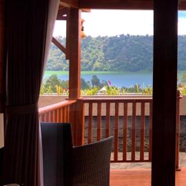 BUYAN LODGE lake view villa, hotelli kohteessa Bedugul