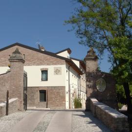 Corte Della Rocca Bassa, hotel v destinaci Nogarole Rocca
