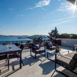 Hillside Apartments Rogoznica - The Penthouse, hotel in Rogoznica