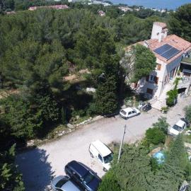 T3 avec grande terrasse et jardin sur les hauteurs de Martigues, hotel v destinaci Martigues