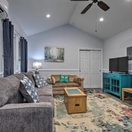Downtown Ocean Springs Retreat: 1 Mi to Beach!