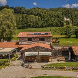 Agriturismo La Nevera, viešbutis mieste Lanzo dʼIntelvi