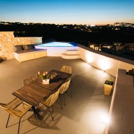 Amer Villa Santorini with outdoor hot tub, Hotel in Vóthon