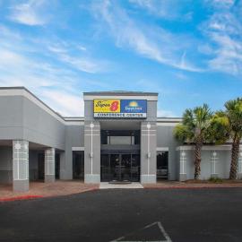 Days Inn by Wyndham Mobile I-65, hotel a Mobile