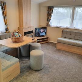 3 Bedroom Caravan, Sleeps 8, at Parkdean Newquay Holiday Park, hotel in Newquay