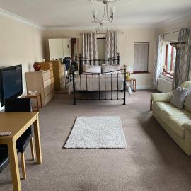 Viesnīca Stunning guest suite with private hot tub pilsētā Rogerstone