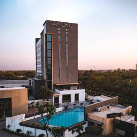 Hotel Kasturi Orchid، فندق في Pāl