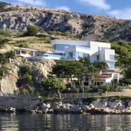 Shimmer & Shine, hotel u gradu Baška