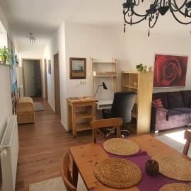 Direkt im Stadt-Zentrum, beim Metzger einchecken!, hotel in Mülheim-Kärlich