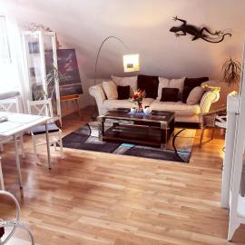 Künstler Ferienwohnung 3 Zimmer Küche Bad zentrale Lage, hotell i Wulsbüttel