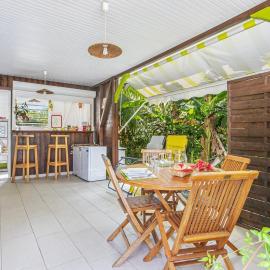 Bungalow charmant à Rivière-Salée avec terrasse privée