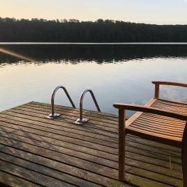 Haus am Pinnower See mit Privatsteg, hotel v mestu Pinnow