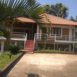 Coorg -Kunji Phad River View Homestay, hotel di Virajpet