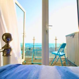 Serenity "your calm seafront retreat" By Air Premier, hotel a Seaford