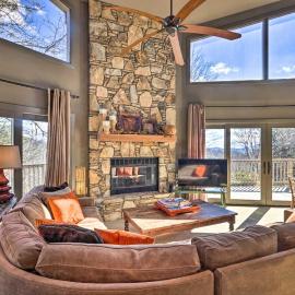 Deck & Mtn Views: Resort Home in Rumbling Bald!
