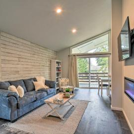 Cozy Cottage on the Coast Near Downtown Westport!