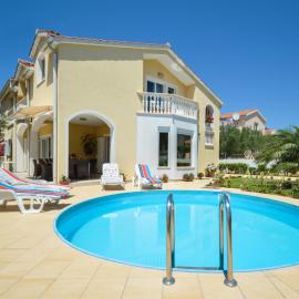 Holiday Home Valdor by Interhome, hotel i Sovlje