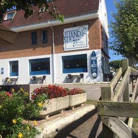 H.A.N.D Surf Hostel, hotel u gradu Langre