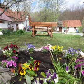 House Katja, hotel in Jezerce