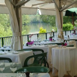 Auberge Les Tilleuls, hotel em Vincelottes